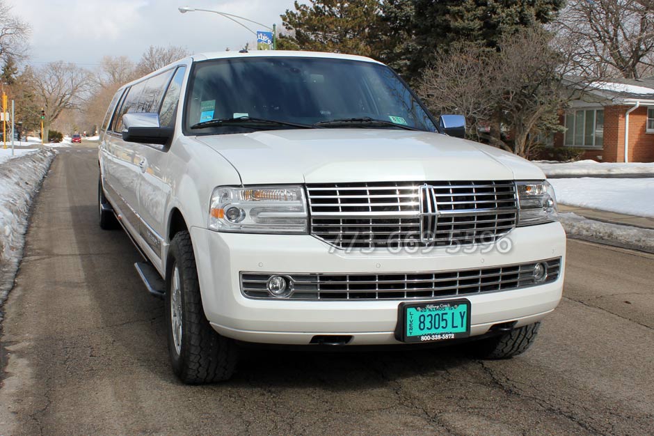 Lincoln Navigator SUV picture 3/4 passenger